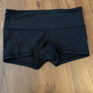 Lululemon Plain Black Boogie Short (4)